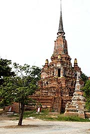 'A Large Chedi' by Asienreisender